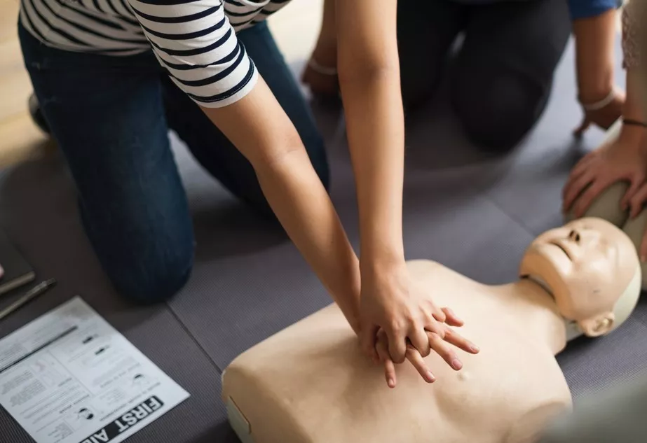 aid-assistance-cardiac-arrest-1282317