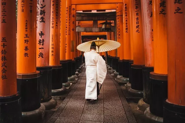 architecture-japan-man-1822605